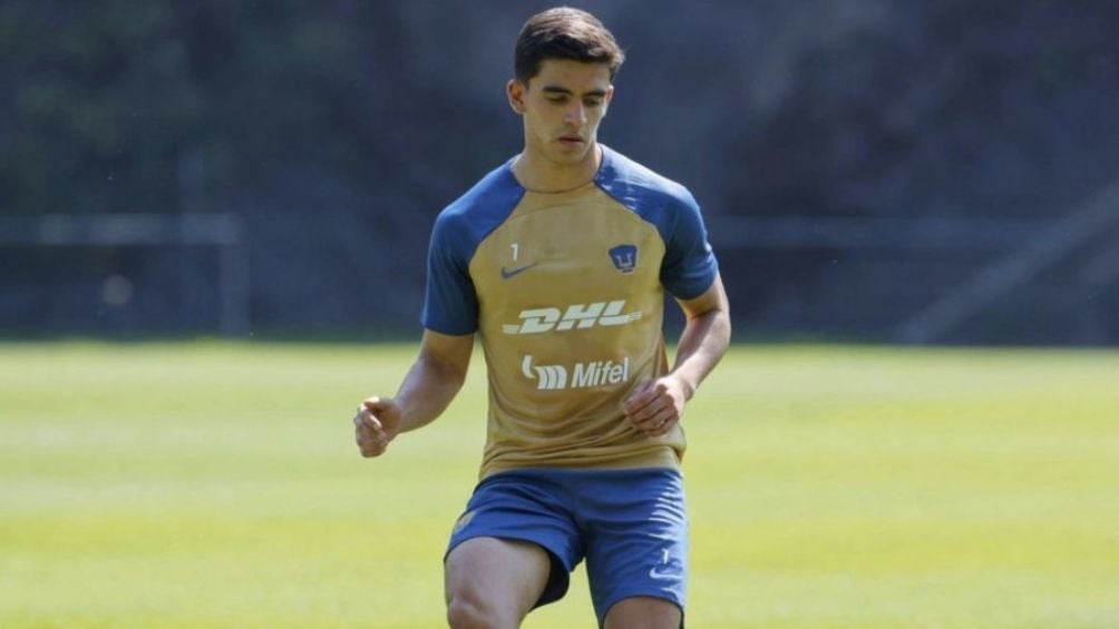 López entrenando con Pumas