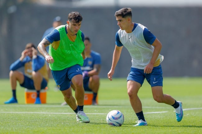 Rodrigo López en un entrenamiento de Pumas