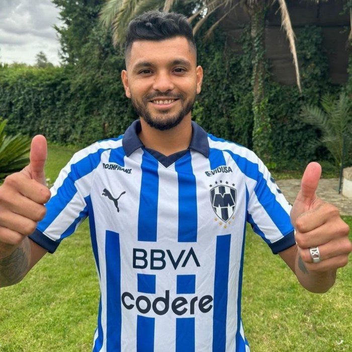 Tecatito regresó a Monterrey tras 10 años en Europa