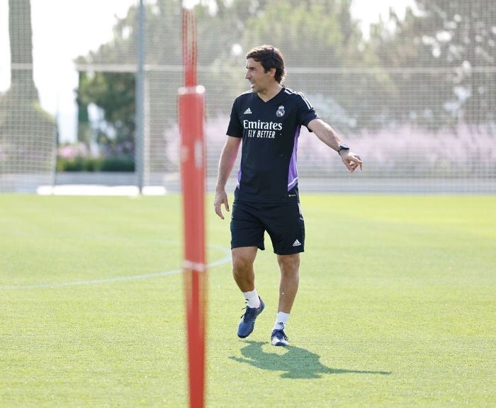 Raúl dirigiendo al Real Madrid Castilla 