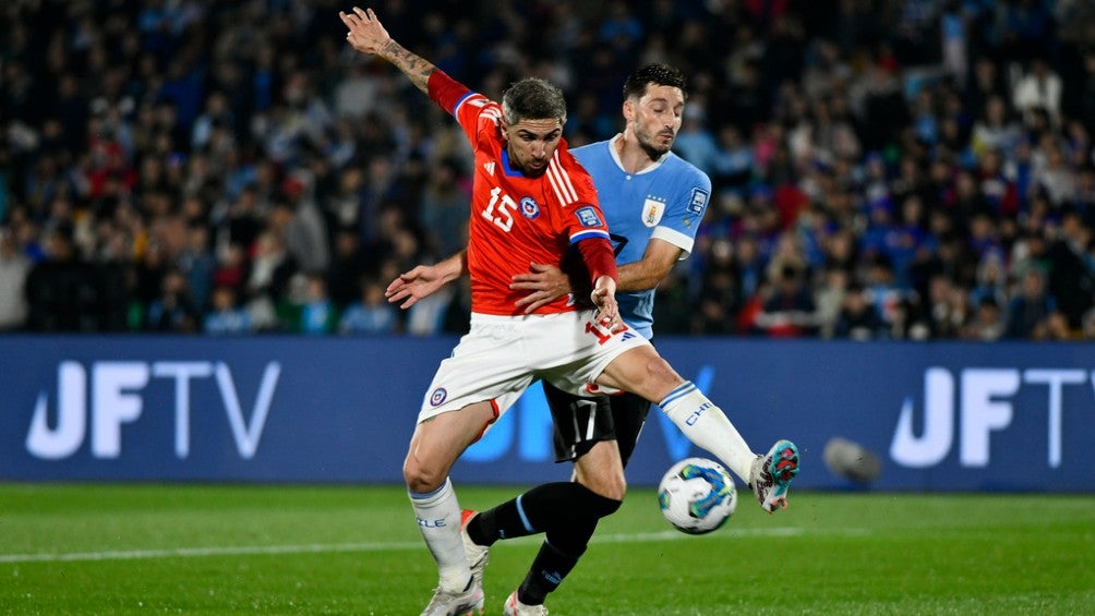 Diego Valdés tuvo minutos ante Uruguay 