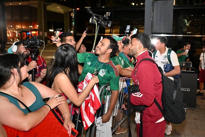 Aficionados de México junto a los fanáticos 