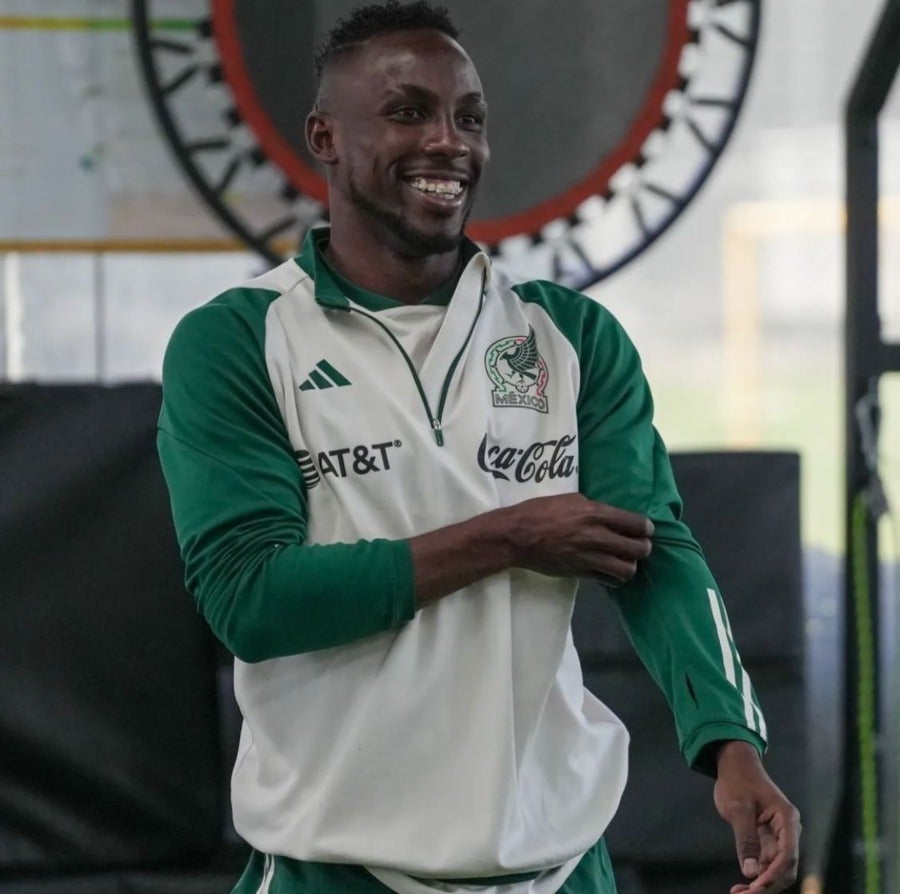 Julián Quiñones con la Selección Mexicana