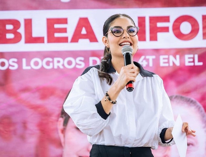 Geraldine Ponce durante una conferencia