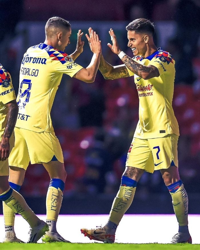 América celebrando su gol 