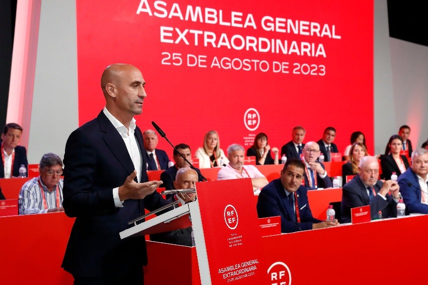 Luis Rubiales demite como presidente de la RFEF