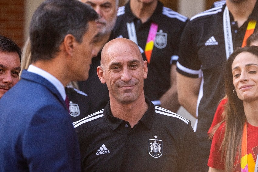 Luis Rubiales demite como presidente de la RFEF