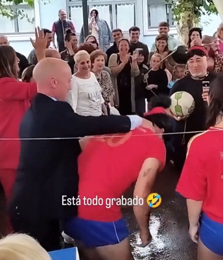 'Arrimón' del imitador de Luis Rubiales