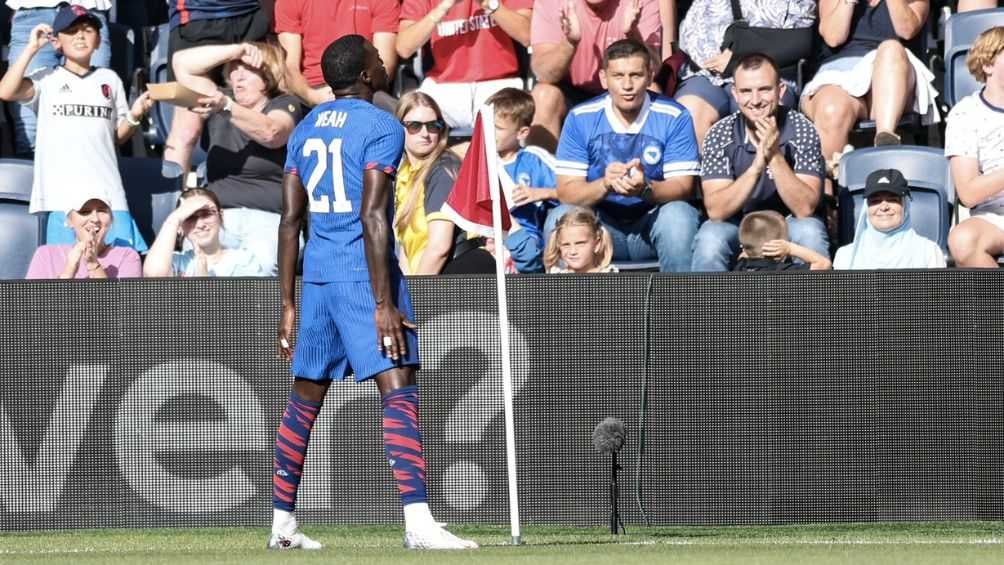 Timothy Weah celebra una anotación