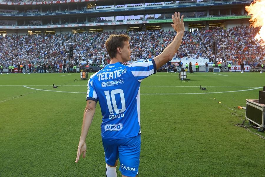 Sergio Canales en su presentación con Rayados