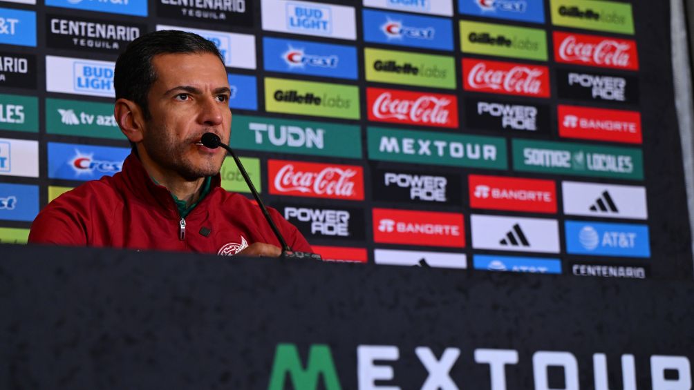 Lozano en conferencia de prensa con el Tri