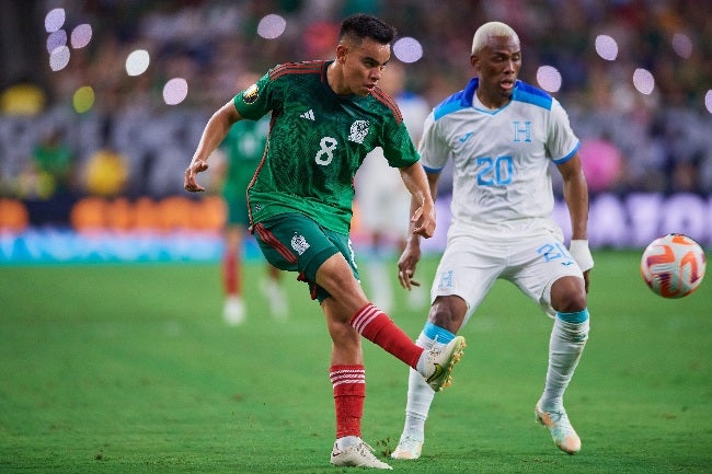 Carlos Rodríguez en un partido del Tri