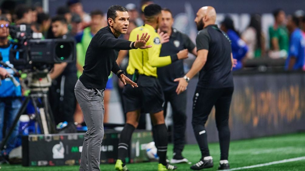 Jaime Lozano en el partido del Tri