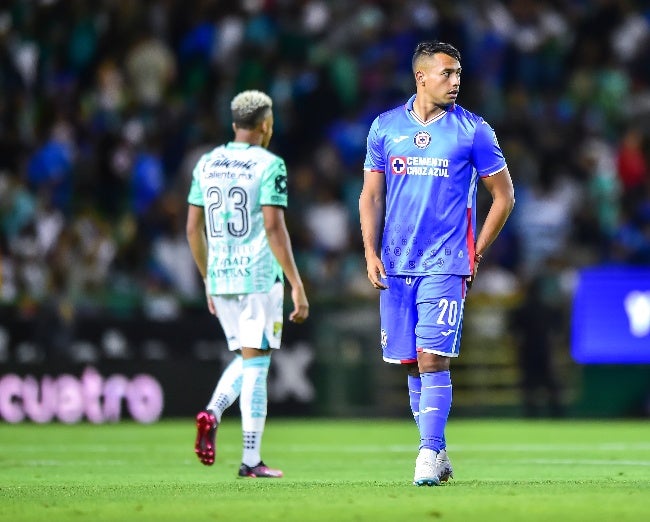 Cruz Azul debe decidir entre quedarse a Iván Morales o rescindir su contrato