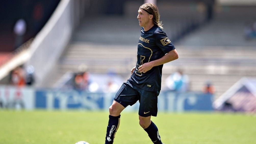 Leandro en un partido con Pumas