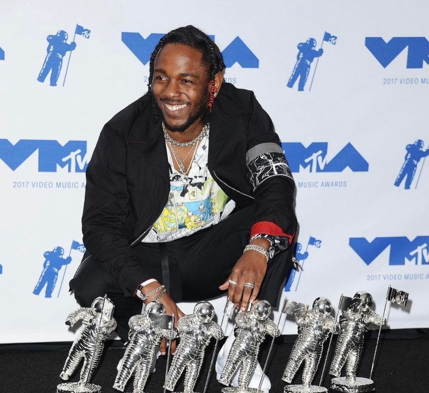 Lamar con sus premios 