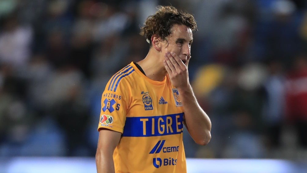 Igor Lichnovsky en partido con Tigres