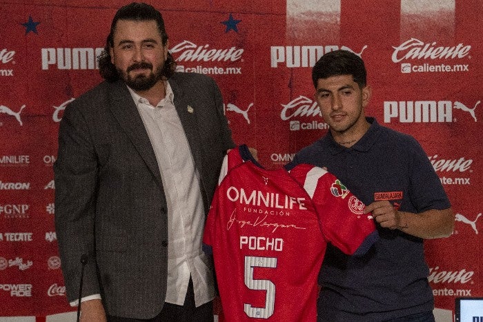 Amaury presentando a 'Pocho' Guzmán