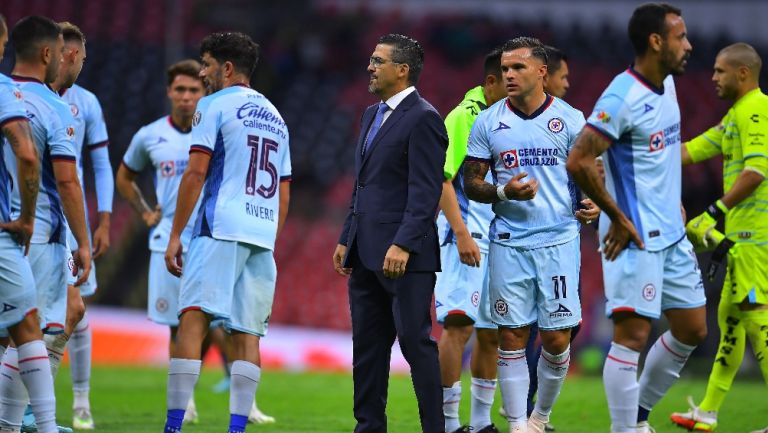 Joaquín Moreno dirigiendo a Cruz Azul 