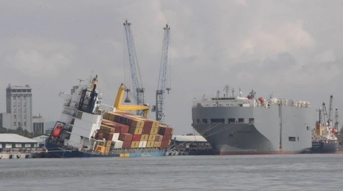 Se hunde barco en Mazatlán