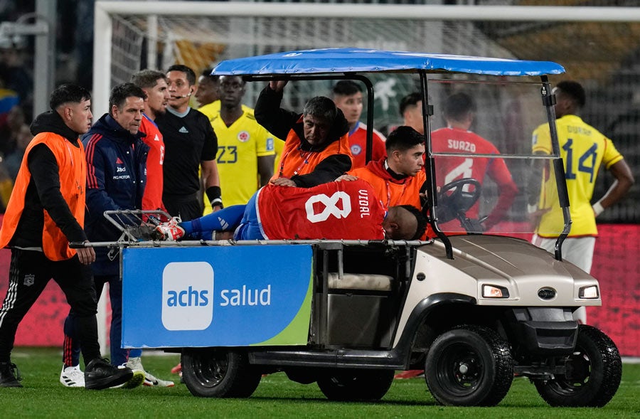 Arturo Vidal salió lesionado