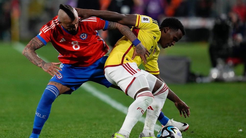 Vidal en el partido ante Colombia