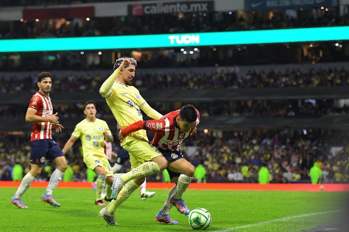 América jugando contra Chivas