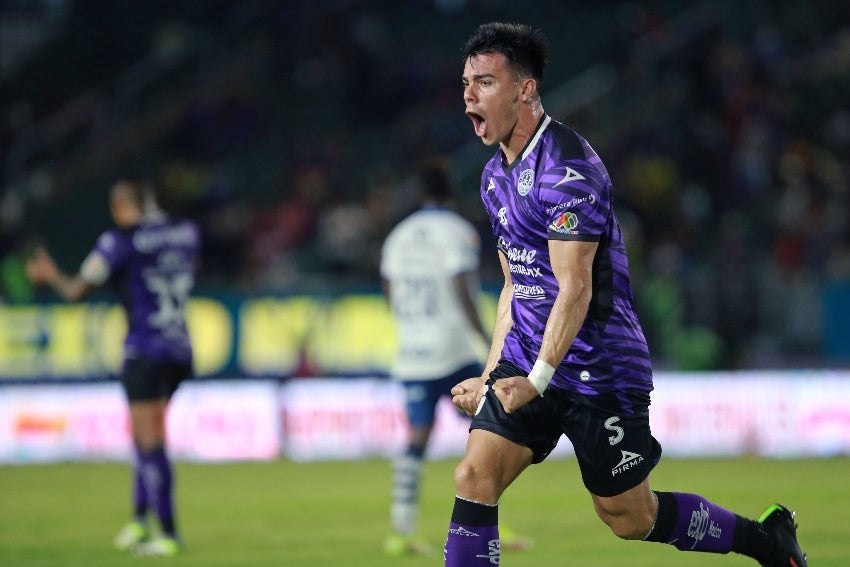 Facundo Almada en celebración de gol con Mazatlán