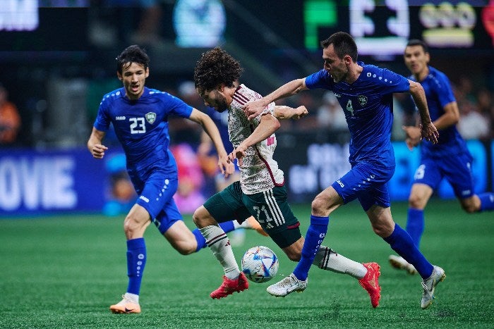 César Huerta jugando con la Selección Mexicana 