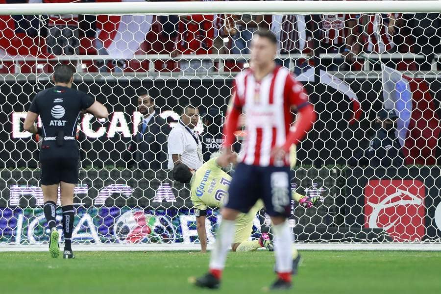 Henry Martín festejó al estilo de Cuauhtémoc Blanco