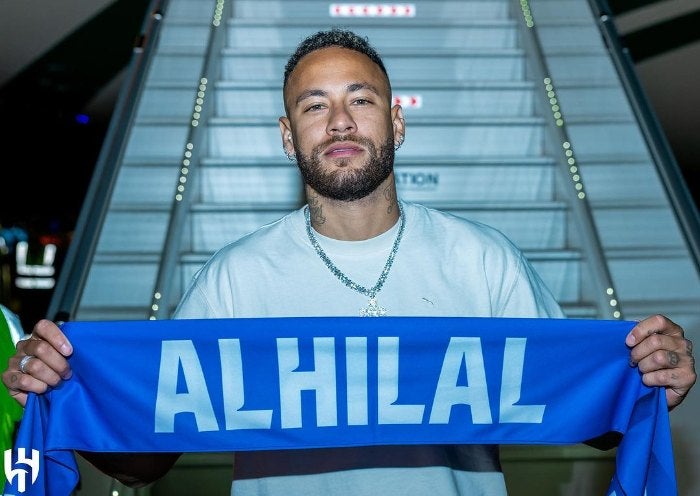 Neymar fichando con el Al-Hilal