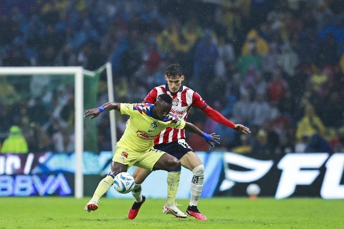 Quiñones jugando con el América 