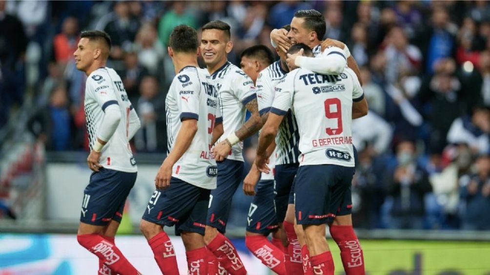 Rayados celebrando un gol 