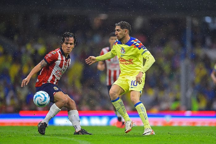 Diego Valdés enfrentando a las Chivas 