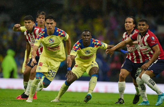 América jugando contra Chivas