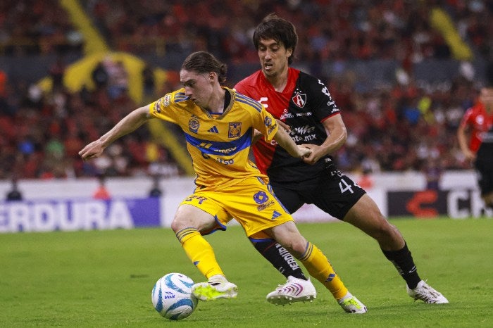 Marcelo Flores en su debut con Tigres