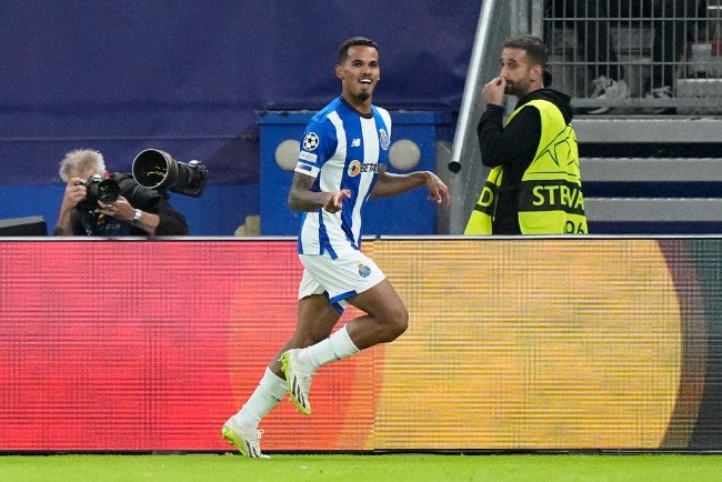 Galeno fue la figura del partido con dos goles y una asistencia