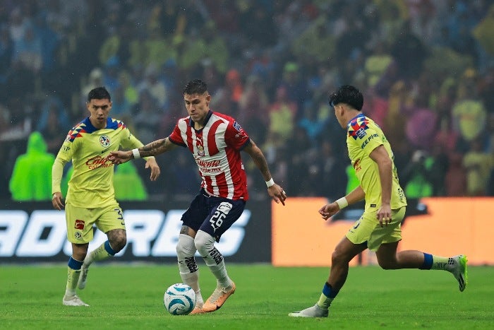 Chivas enfrentando al América