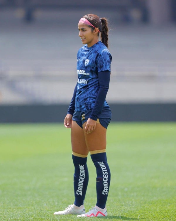 Valera durante el entrenamiento de Pumas Femenil 