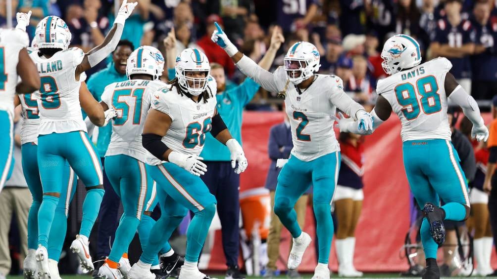 Xavien Howard celebra con los Dolphins