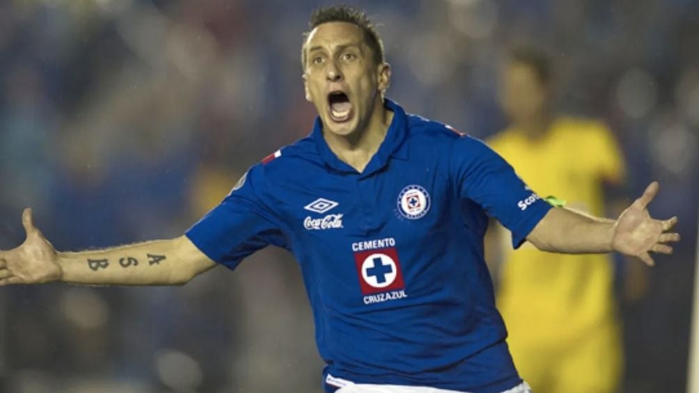 Giménez celebrando con Cruz Azul