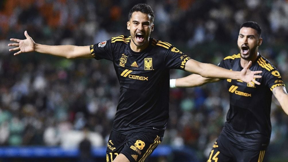 El defensa central celebrando un gol con Tigres