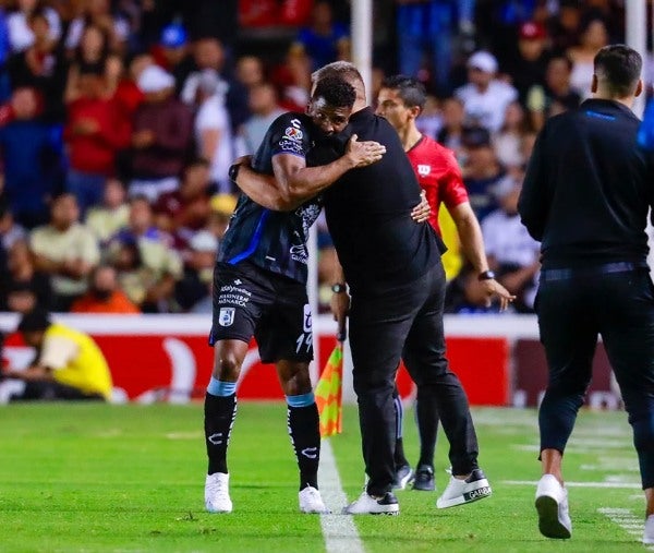 Zúñiga adelantó a los Gallos