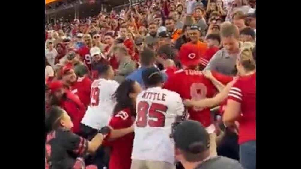 ¡Se armó la bronca! Aficionados de 49ers se pelean dentro del estadio