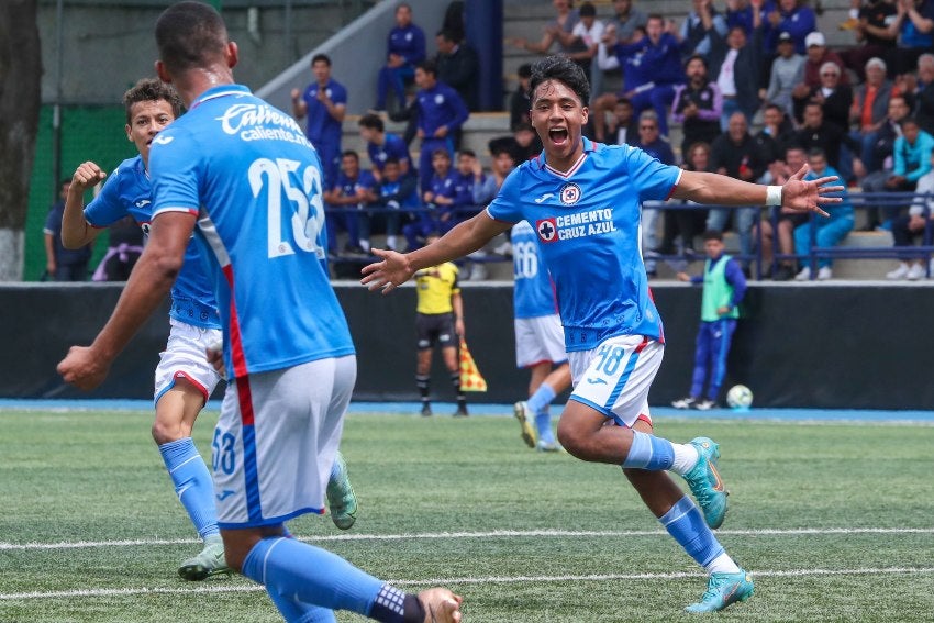 Amaury Morales ya debutó con Cruz Azul en Liga MX