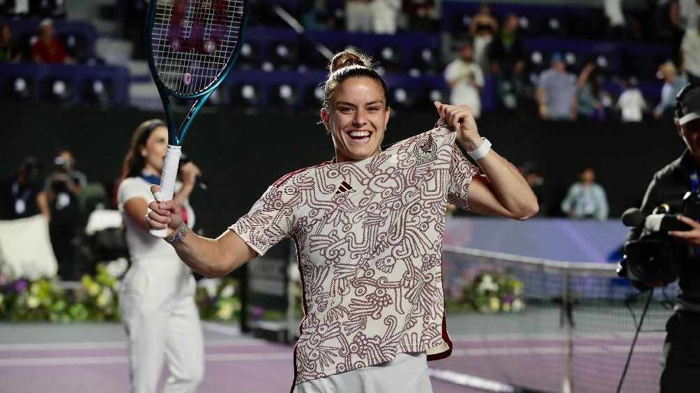 Maria Sakkari gana partido y festeja con playera del Tri en Guadalajara