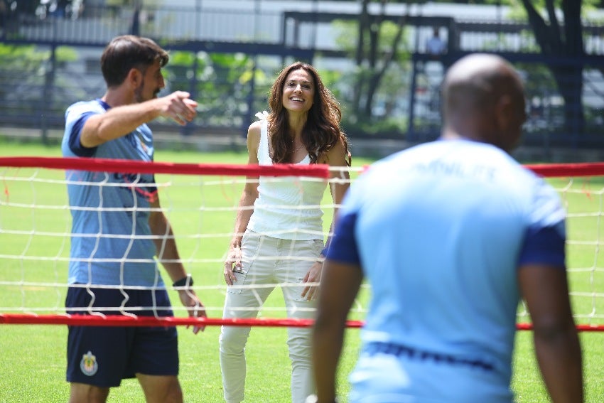 Gabriela Sabatini en su visita a Chivas