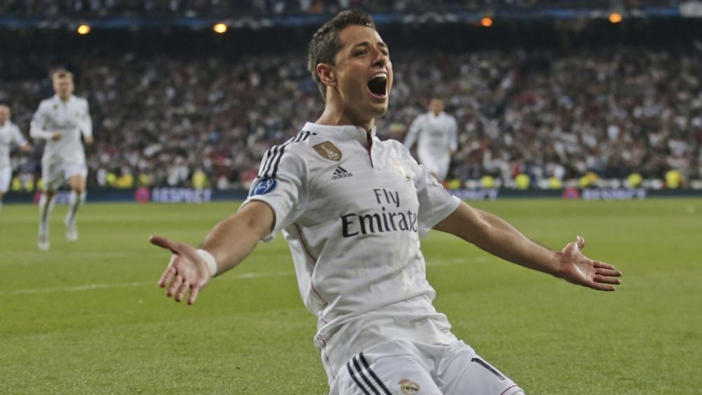 Chicharito festejando un gol con el Madrid