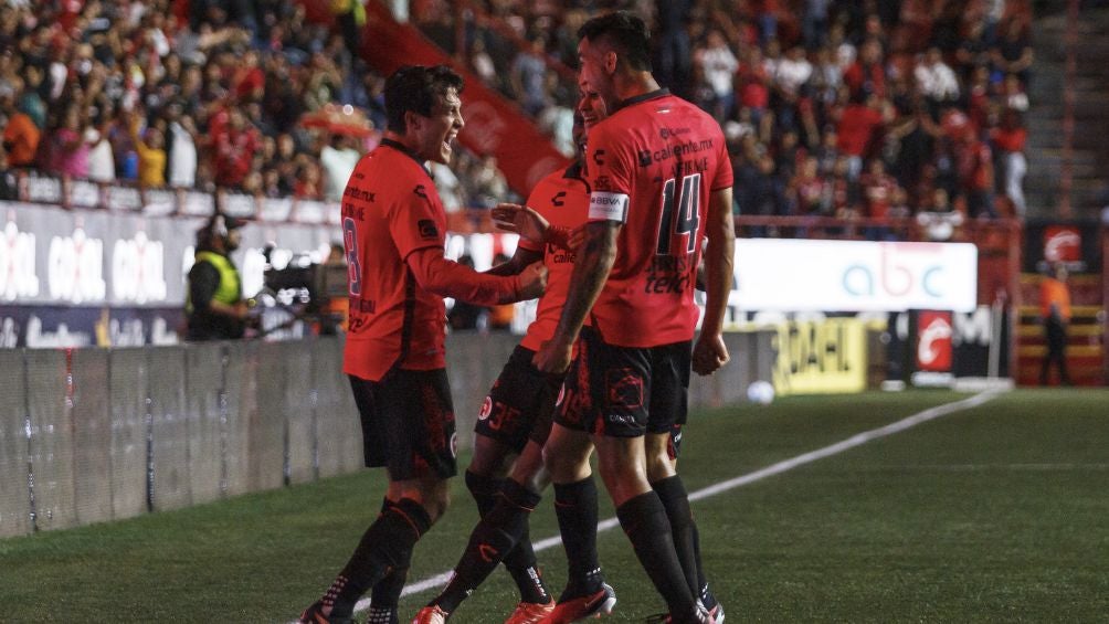 Xolos celebra un gol ante Toluca