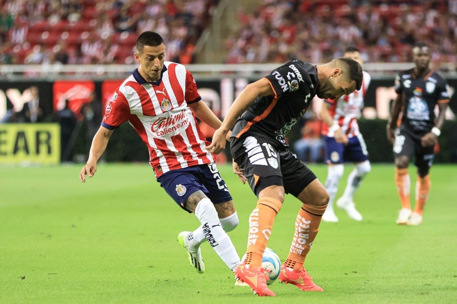 Piojo Alvarado contra Pachuca